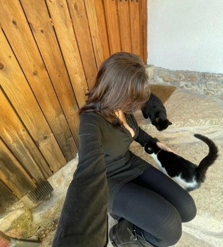 黒檀ペッギングオンリーファンズ アートヌード 画像