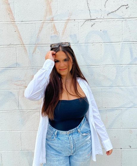 Kiley K 裸のモデル 写真