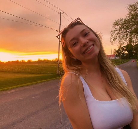 Sara Brooks アートモデル 写真