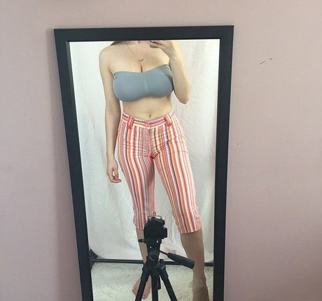 Sara Brooks ポルノスター エロティック 写真