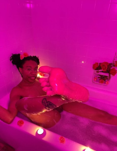 strawberry bubbles スター ヌード 画像