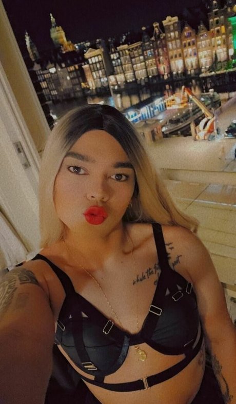 金髪のホットな妻オンリーファンズ アート裸 写真