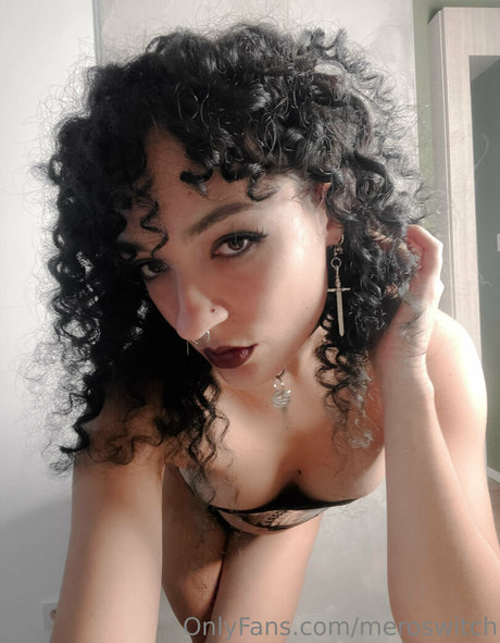 金髪のホットな妻オンリーファンズ えろた 画像