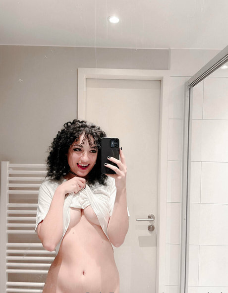 アマチュアディープスロートオンリーファンズ 無料 画像