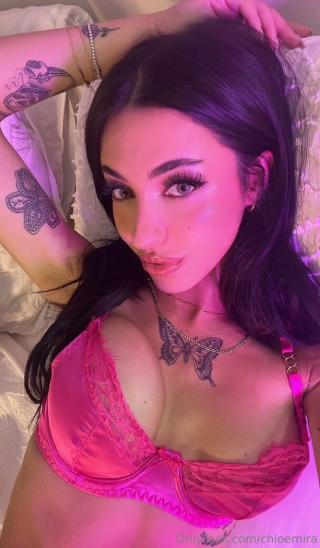 Chloe Mira アダルトモデル 写真