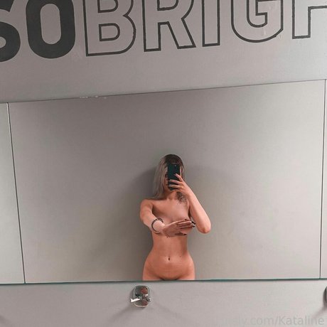 Kataline スター ヌード 写真