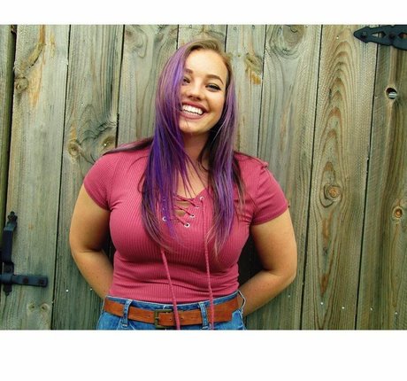 小さなおっぱいオンリーファンズ 無料エロ 写真