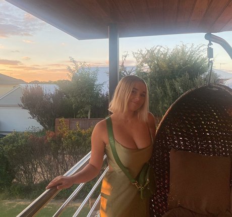 巨乳で痩せているオンリーファンズ 無料ポルノ 画像