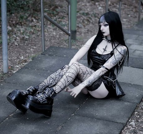 巨乳カップルオンリーファンズ アートヌード ギャラリー