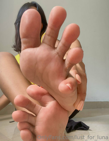 luna foot goddess ポルノ女優 写真