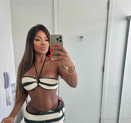 パンツを食い込ませるオンリーファンズ 美しい裸 写真