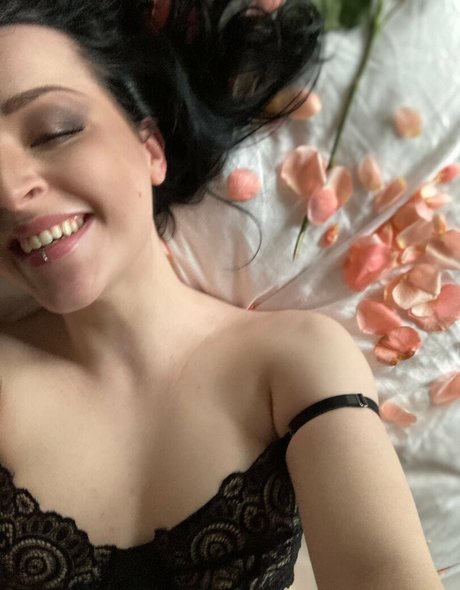 zoeunholy ポルノスター 高品質 ギャラリー