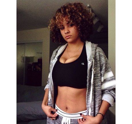 Nicole A Foster スター ヌード 画像