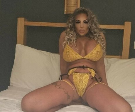 巨乳ランジェリーオンリーファンズ セクシーヌード ギャラリー