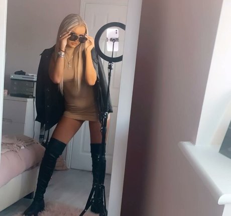 Lily Mcalpine 高品質女優 写真