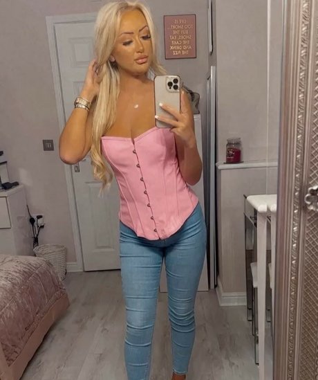 Lily Mcalpine アダルトモデル 画像