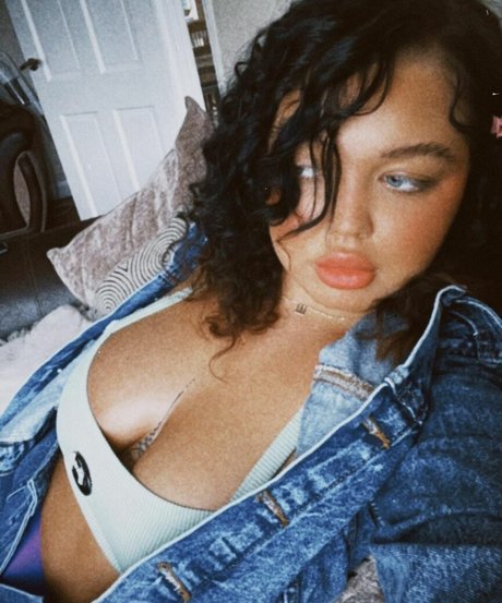 caravernon ホットなポルノスター 写真