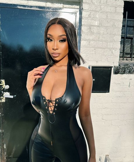 viandradunn 高品質女優 ギャラリー