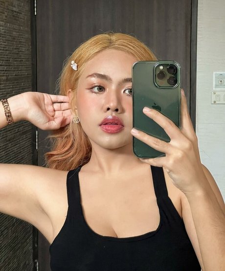 レズビアンマッサージオンリーファンズ セクシーヌード 写真