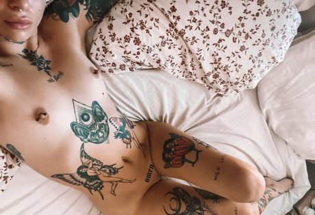 The Omen ポルノスター セクシー 画像