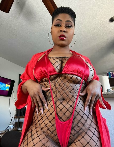 アウトドア 熟女 オンリーファンズ 可愛い 写真