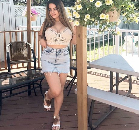 Maria Sharrad ヌードモデル 写真