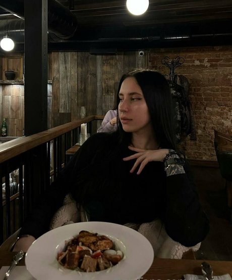 kira lovely 裸のスター 写真