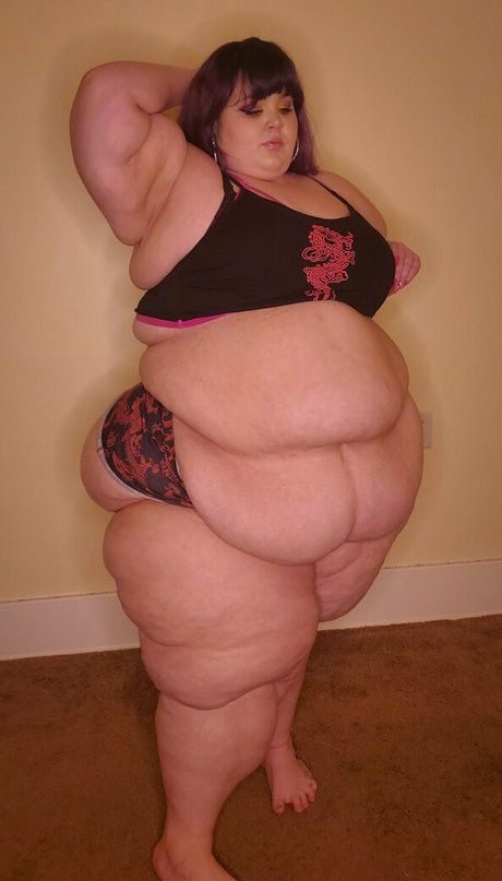 成熟したラテン系オンリーファンズ アートヌード 画像