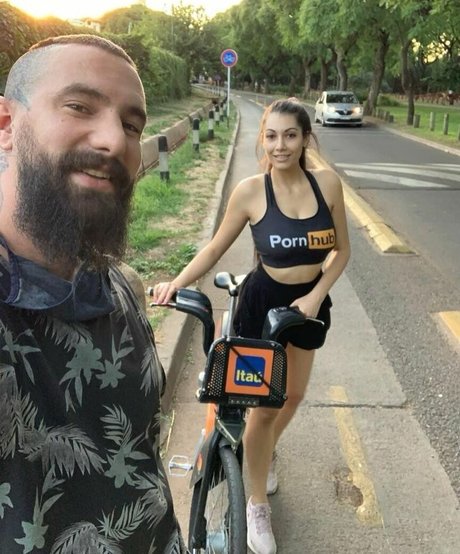 Bubblepink エロティックなスター 写真