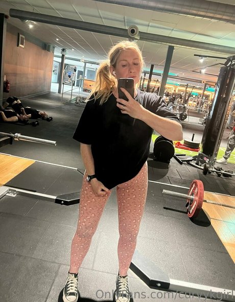 curvykgirl エロティックなポルノスター 画像