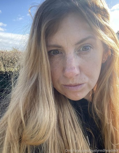 curvykgirl ポルノモデル 写真