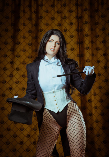 MaidMight ホットなポルノスター 写真