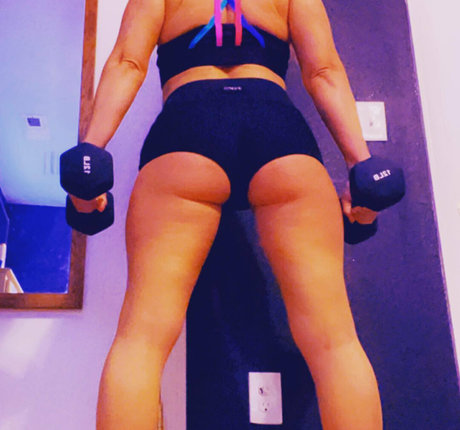 熟女のおっぱいオンリーファンズ ポルノグラフィック 写真