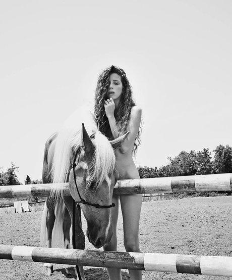 ビキニプリンセスオンリーファンズ エロ 写真