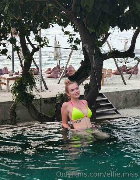 乳首 オンリーファンズ ポルノ 写真