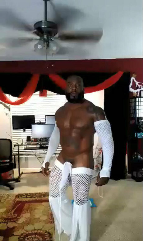 軍事オンリーファンズ ポルノ 画像