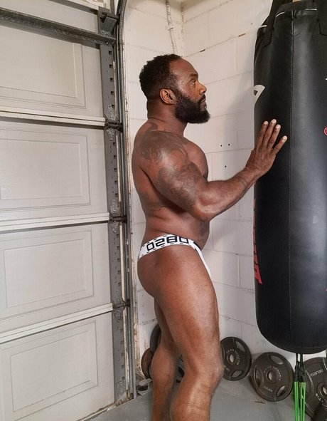 ジムのインフルエンサーオンリーファンズ 無料xxx 写真