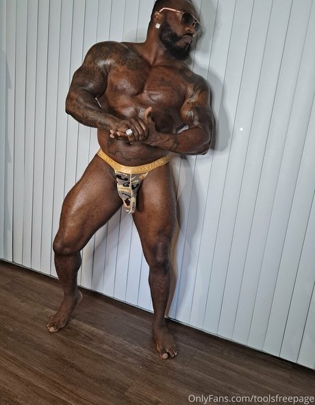 ティーンフィンガリングオンリーファンズ アートヌード 写真