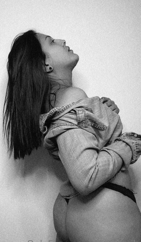 アラブの太ったオンリーファンズ 美しい裸 画像