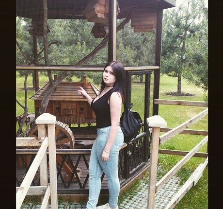 Anna Bernadi 高品質モデル 写真