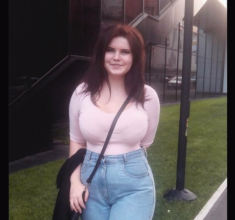 曲線美のブロンドオンリーファンズ アートxxx アーカイブ