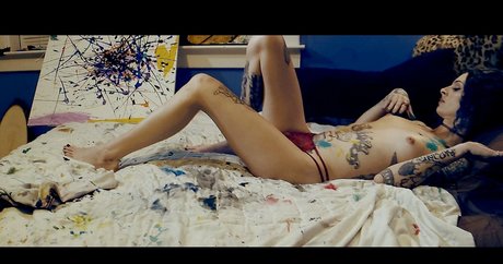 オイルを塗った巨乳オンリーファンズ アートヌード アーカイブ