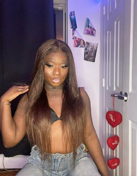 sissy serayah ホットなポルノスター ギャラリー