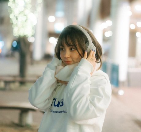 ASMR BlueKatie 美しいモデル 画像