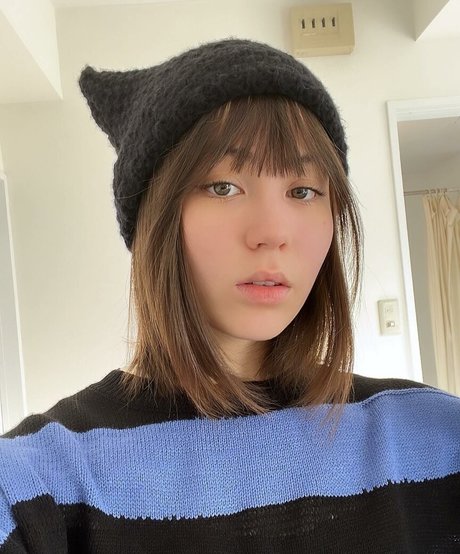 ASMR BlueKatie 可愛い女優 写真