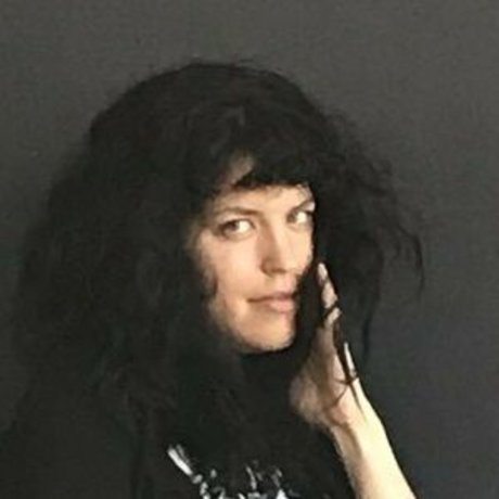 Emily Axford ヌードスター アーカイブ