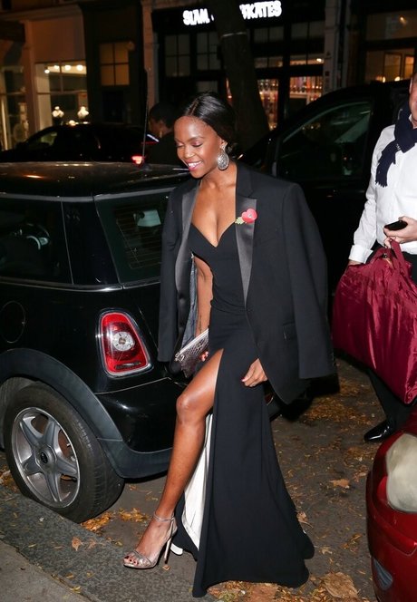 黒檀の熟女オンリーファンズ 無料裸 写真