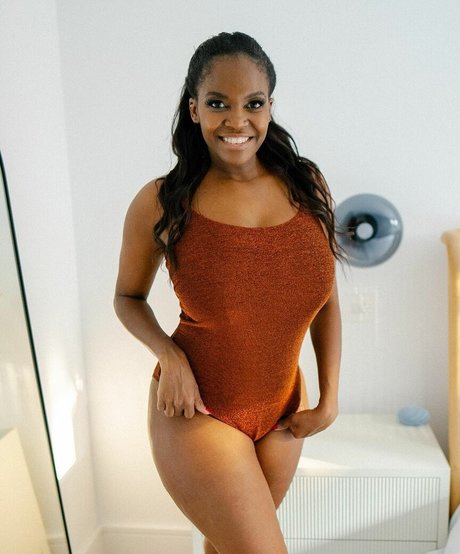 Oti Mabuse セクシーモデル 写真