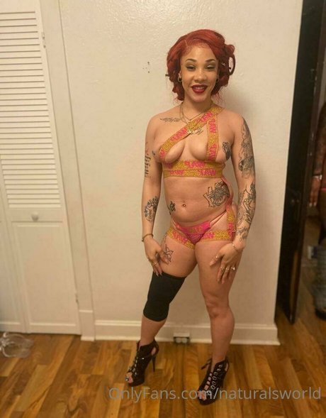 大学のアジア人オンリーファンズ アートヌード 写真