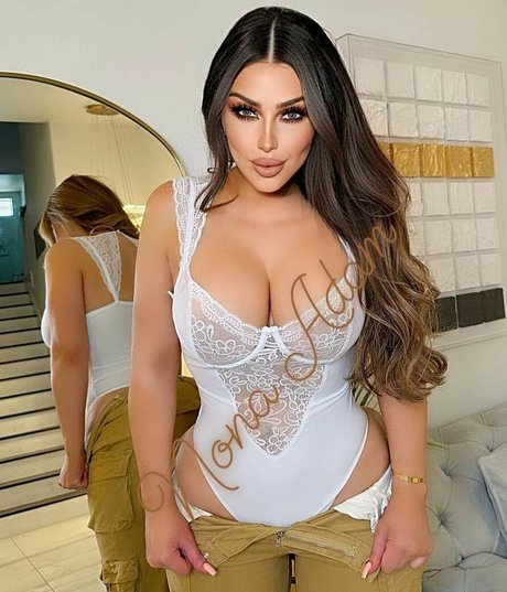 Nona Adams アートスター 写真